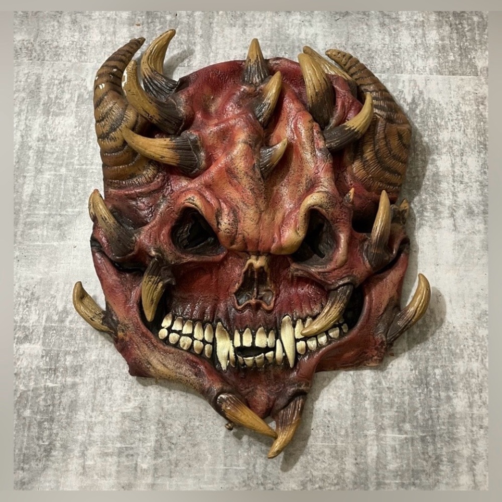 Adult Realistic Demonic Latex Mask w/horns & teeth. Has Never Been Worn. $10.